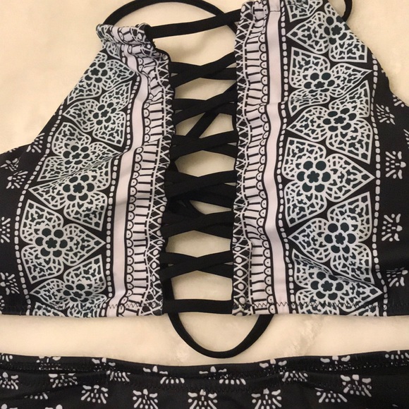 NWOT, Medium black and white bikini. - Picture 3 of 6